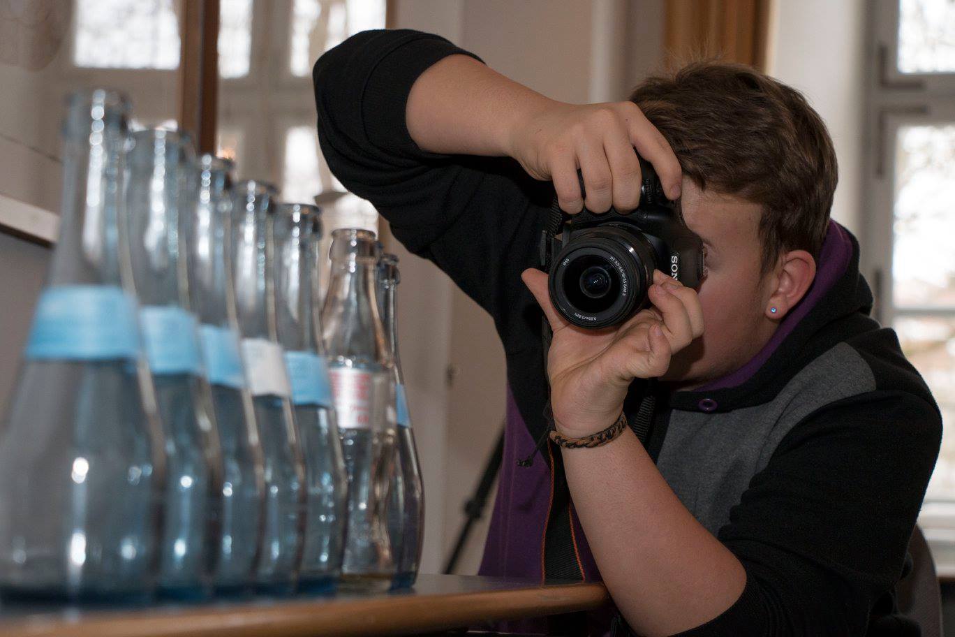Übung bei der Fortbildung Fotografieren mit Kindern und Jugendlichen der Medienfachberatung Schwaben Leider haben wir keinen Alternativtext zu diesem Bild, aber wir arbeiten daran.