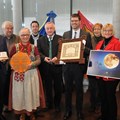 Bezirkstagspräsident Jürgen Reichert und die Leiter der Kultureinrichtungen des Bezirks Schwaben präsentierten in der Hauptverwaltung in Augsburg das Jahresprogramm 2017.