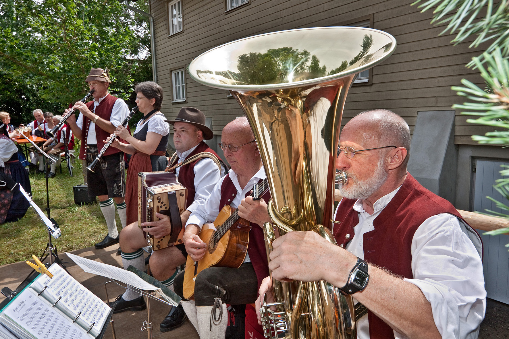 Am 9. Juli wird es an allen Ecken und Enden im Schwäbischen Bauernhofmuseum musikalisch - der Tag der Volksmusik lockt nach Illerbeuren.