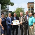 Bei der Übergabe des Signets „Bayern barrierefrei - wir sind dabei!“