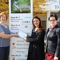 Spendenübergabe beim "Spendenyoga" in der Dr.-Georg-Simnacher-Stiftung in Günzburg