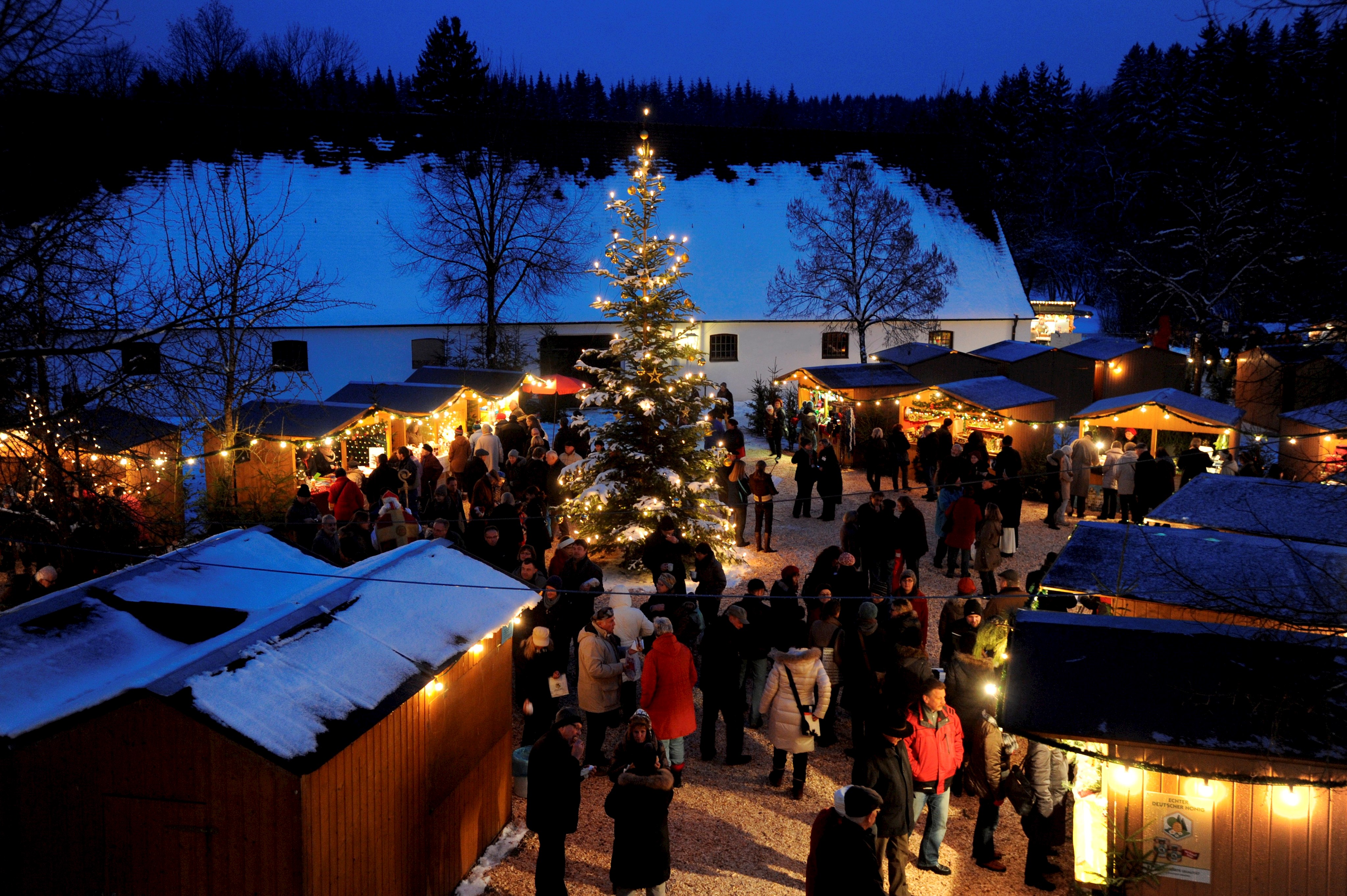 Oberschönenfelder Weihnachtsmarkt, 15. bis 17. Dezember. Schwäbisches Volkskundemuseum (Lkr. Augsburg)