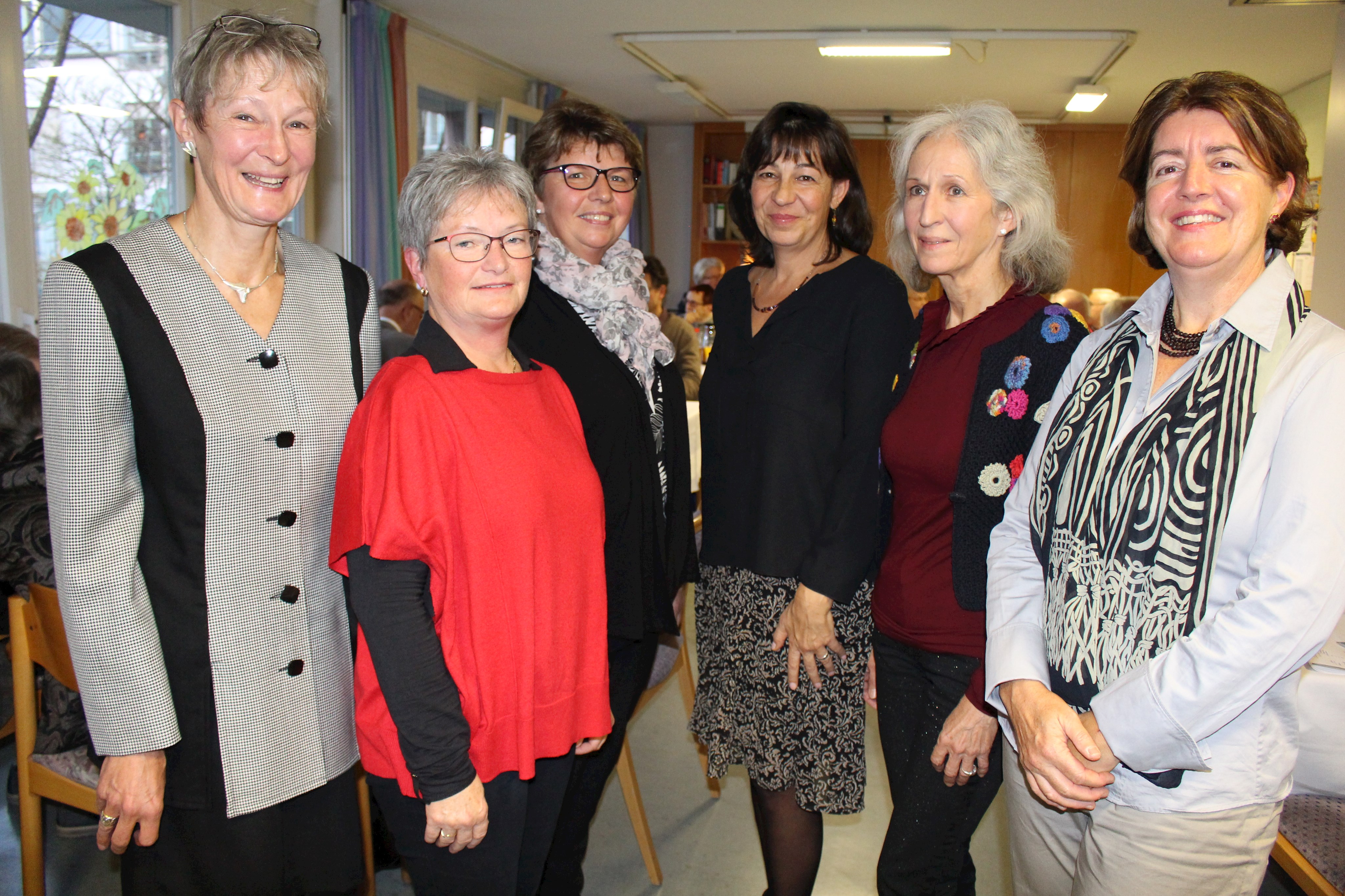 Das Team von PIKASSO.2 in der Augsburger Innenstadt: (von links) Leiterin Gabriele Eisinger, Renate Klein, Angela Mitschka, Carmela Bernardo, Helma Leuthe und Alison Michael. Es fehlt Monika Kistner.