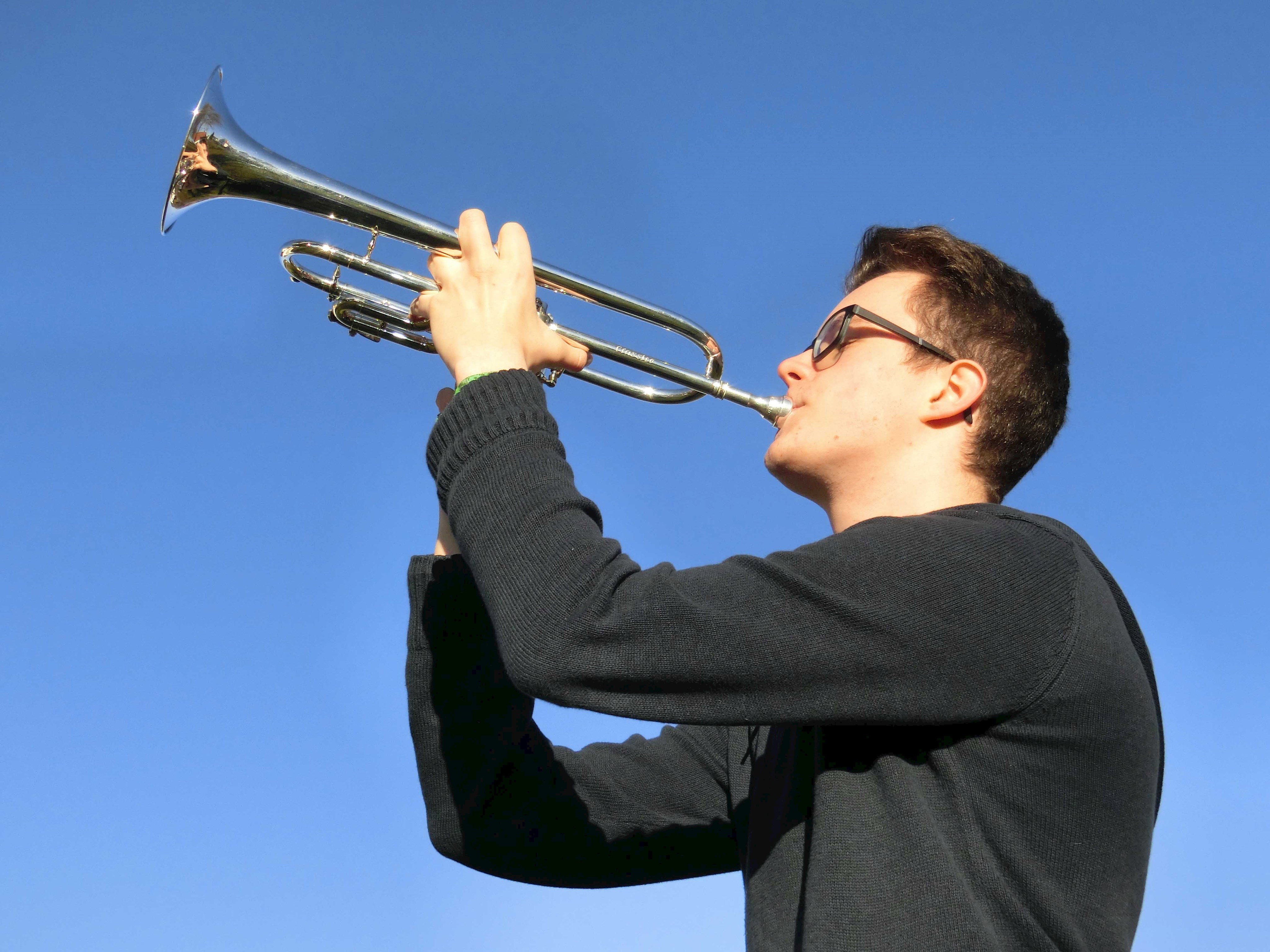 Zum Musizieren, Singen und Tanzen lädt die Volksmusikberatung zahlreiche junge Leut´ ein!