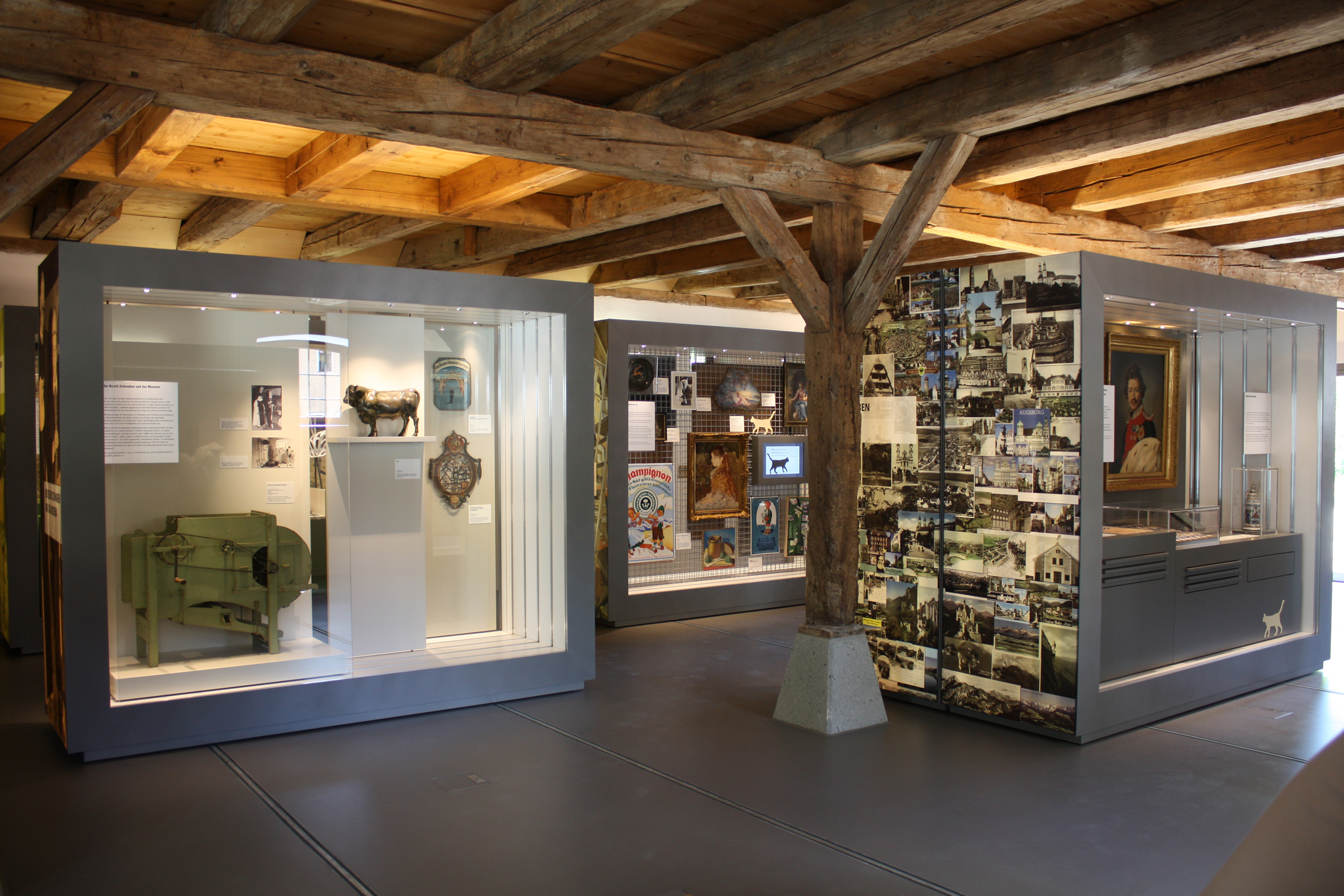 Blick in das Besucherzentrum im Schwäbischen Volkskundemuseum Oberschönenfeld.