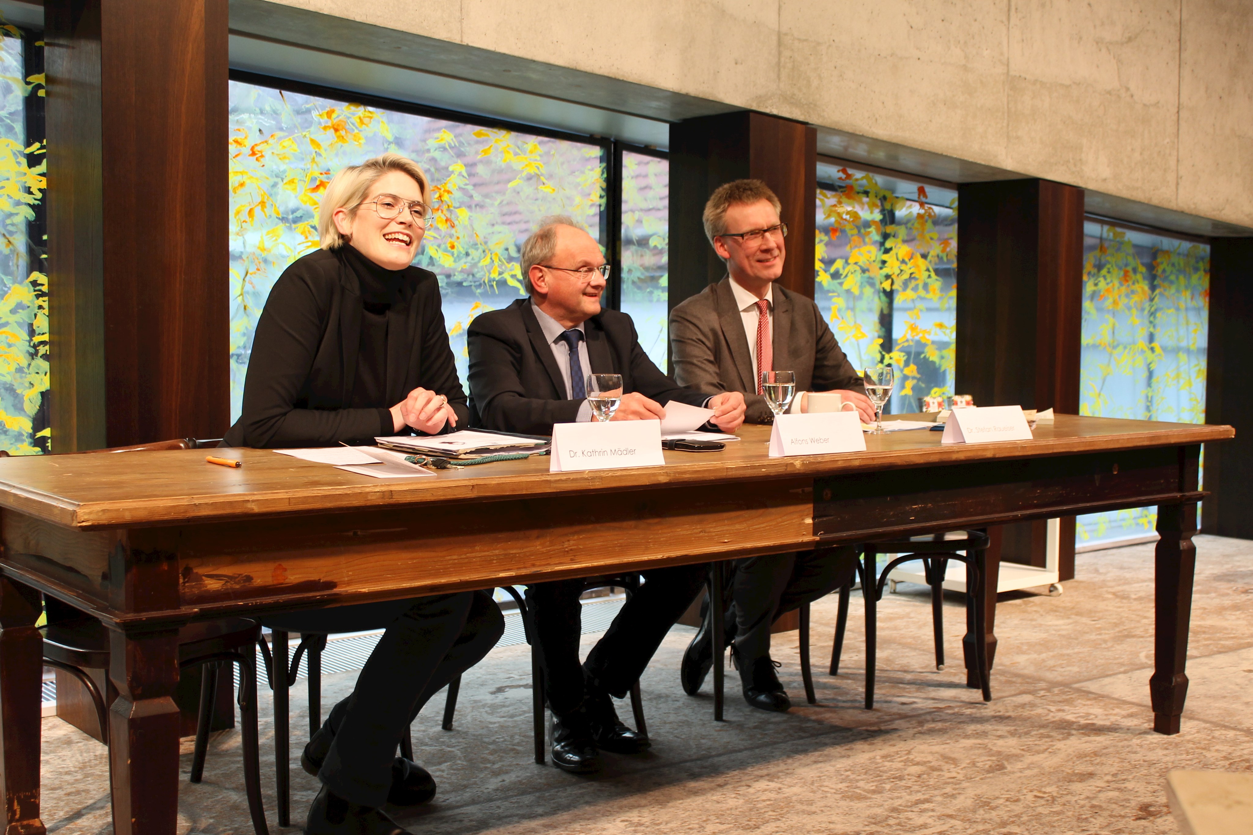 von links nach rechte: Dr. Kathrin Mädler, Alfons Weber, Dr. Stefan Raueiser