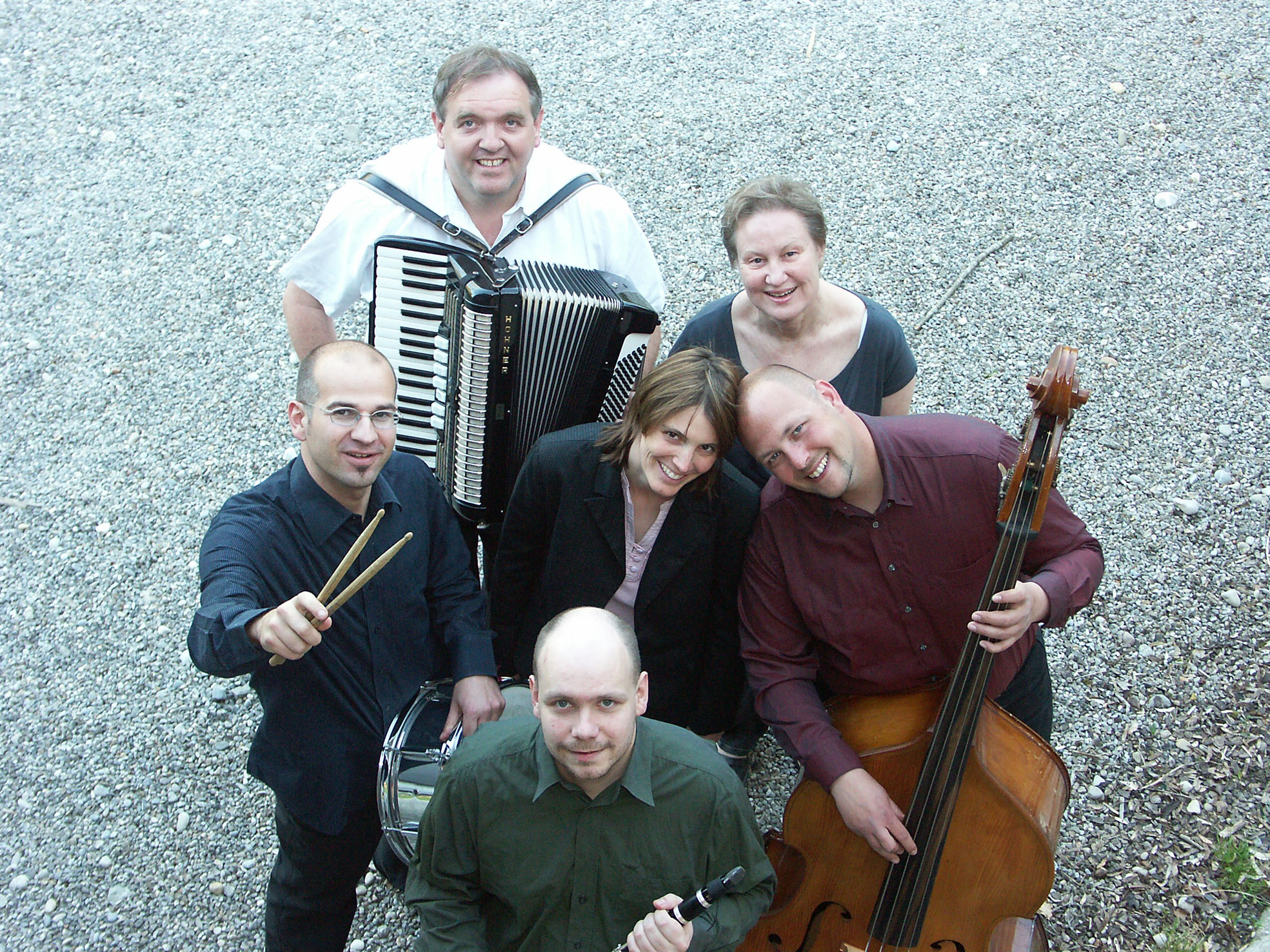 Freuen Sie sich auf einen schwungvollen Tanzabend mit der Klezmer-Kapelle „Mesinke“ aus Krumbach und der bayerischen Gruppe „Kapelle Rheingold“ aus Augsburg