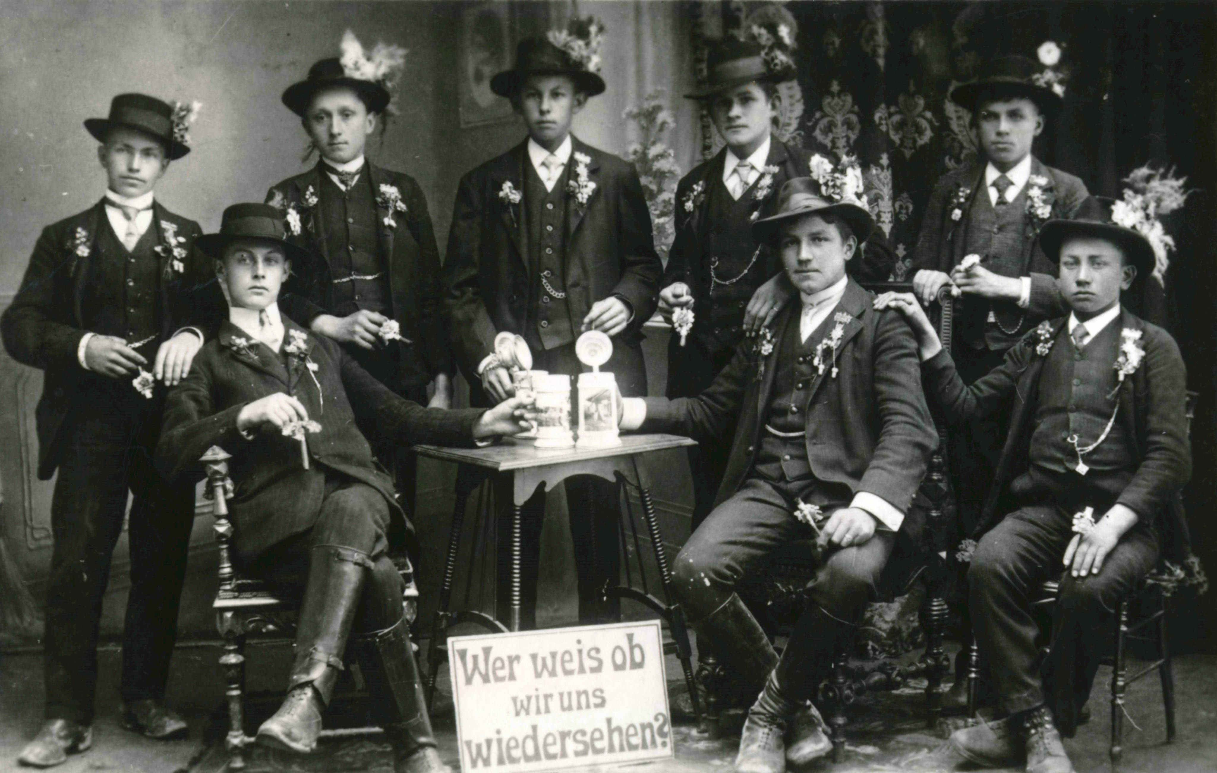 Gruppenfoto anlässlich der Musterung in Ebermergen bei Harburg, um 1920, Bild aus der Sammlung Gerda Schupp-Schied