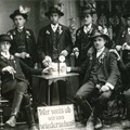 Gruppenfoto anlässlich der Musterung in Ebermergen bei Harburg, um 1920