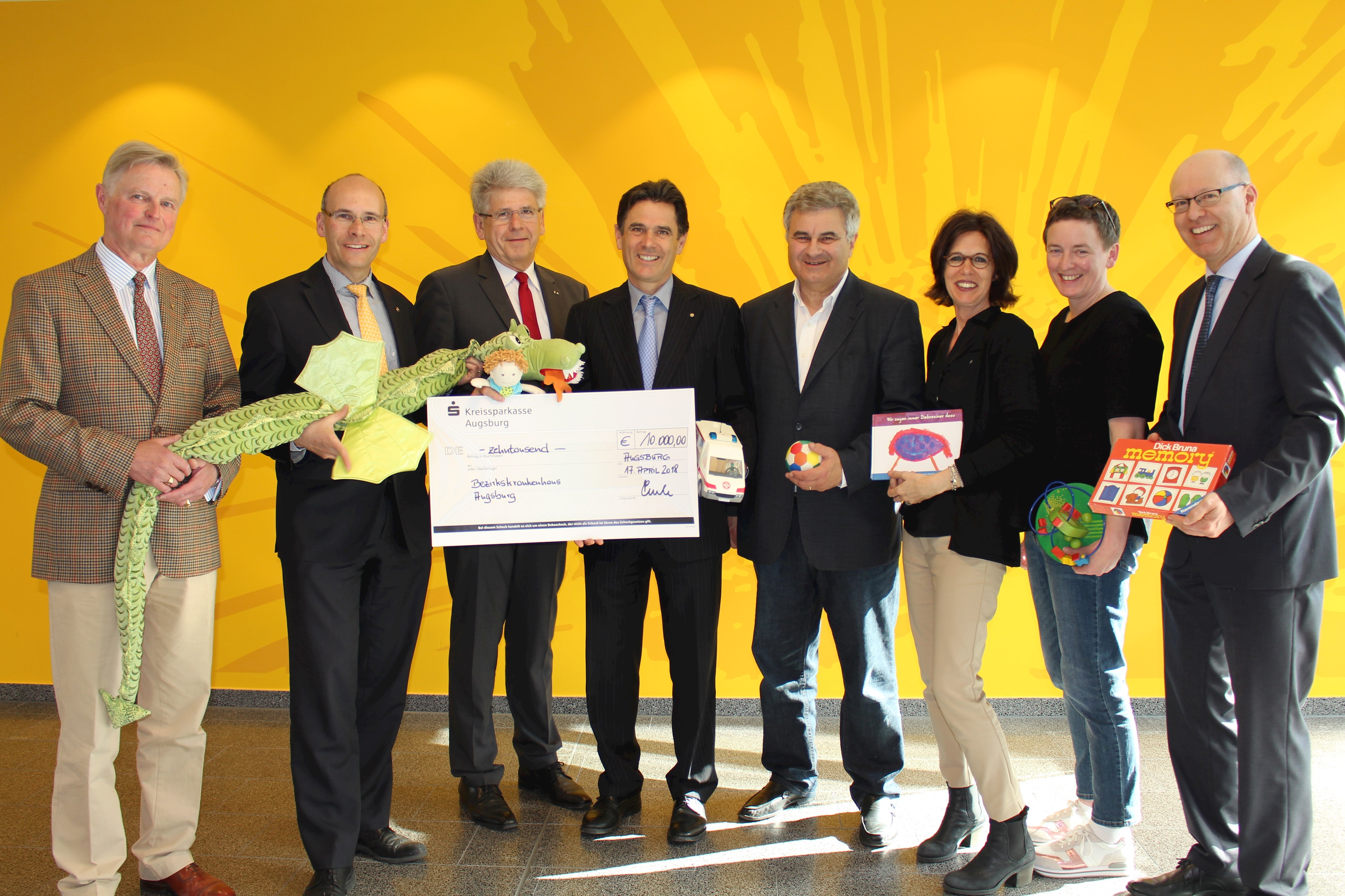 „Die Kinder werden glücklich sein“ - Rotary Club Augsburg spendet der Kindersprechstunde des BKH 10.000 Euro