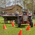 Bei der Oldtimer-Geschicklichkeitsfahrt stellen Landmaschinenbesitzer ihr Können unter Beweis.