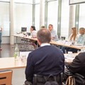Der Inklusionsbeauftragter für den Bezirk Schwaben, Stefan Dörle (links), organisierte und moderierte das Treffen der Behinderten- und Inklusionsbeauftragten.