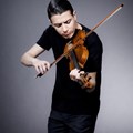 Sandro Roy ist beim Internationalen Django Reinhardt Festival Augsburg 2018 dabei.