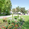Rund um den Festsaal des Bezirkskrankenhauses (BKH) Günzburg soll am 6. Juli das erste Kunstpicknick stattfinden.