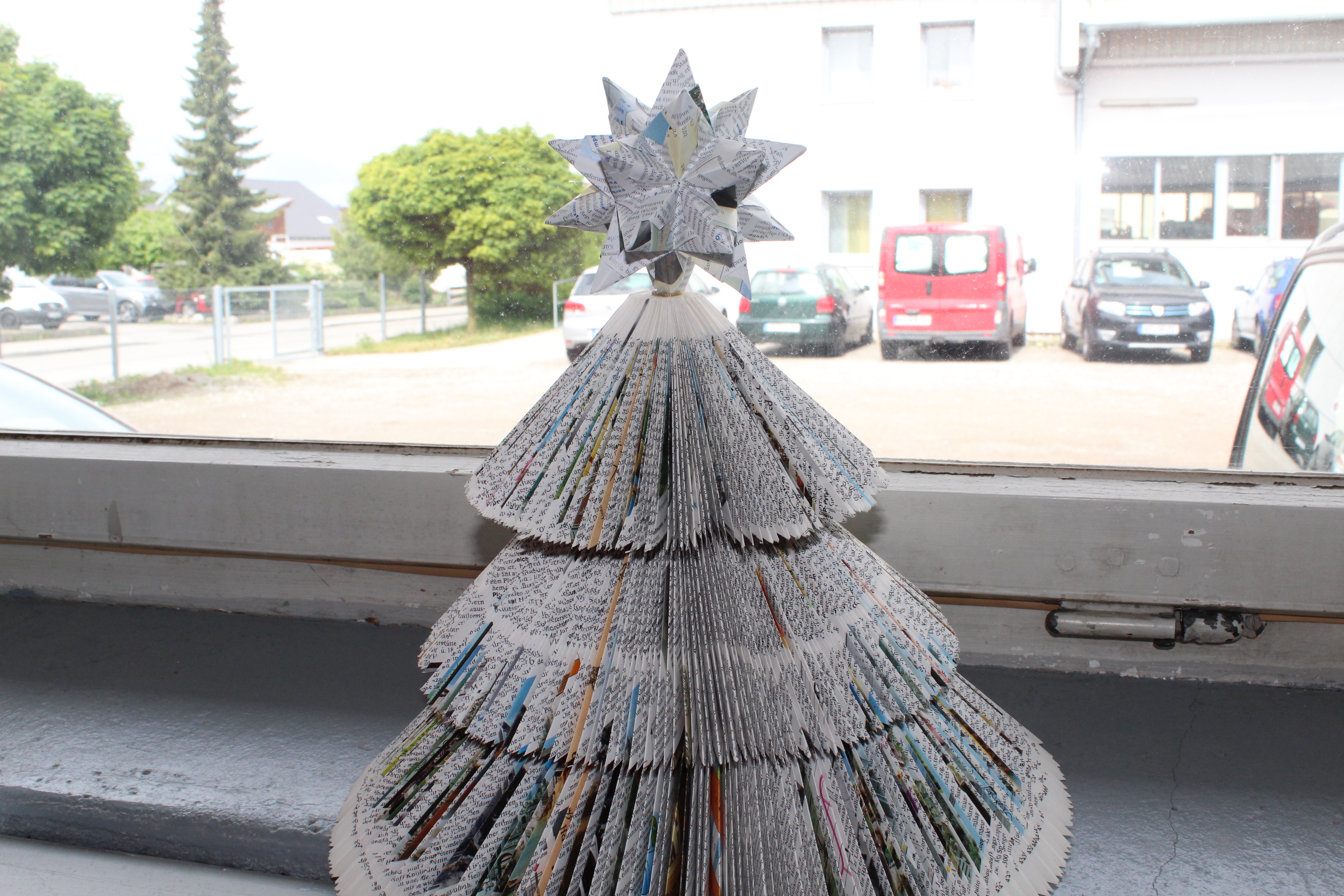 Weihnachtsbaum aus Papier