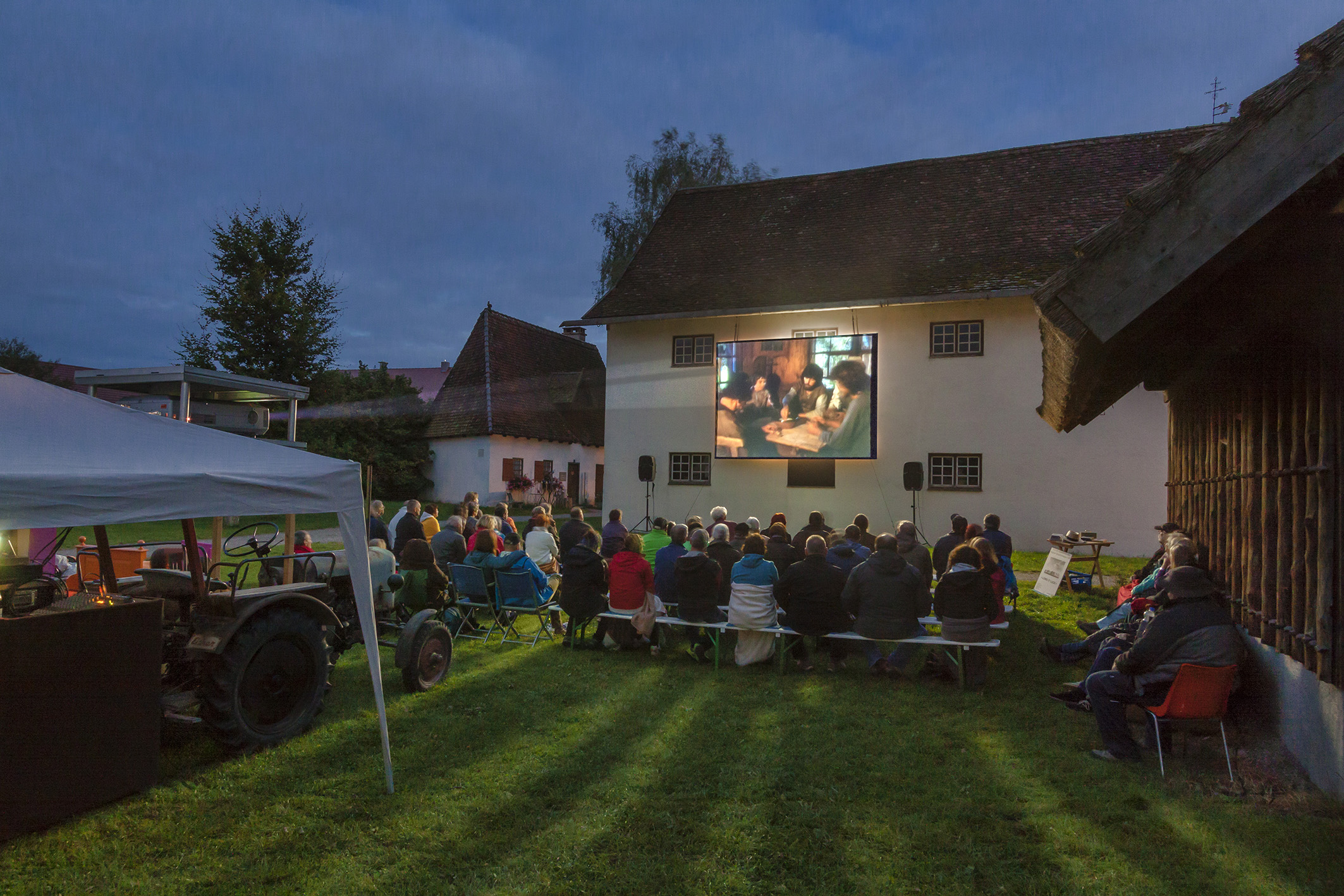Das Sommerkino unter freiem Himmel ist ein ganz besonderes
Erlebnis.