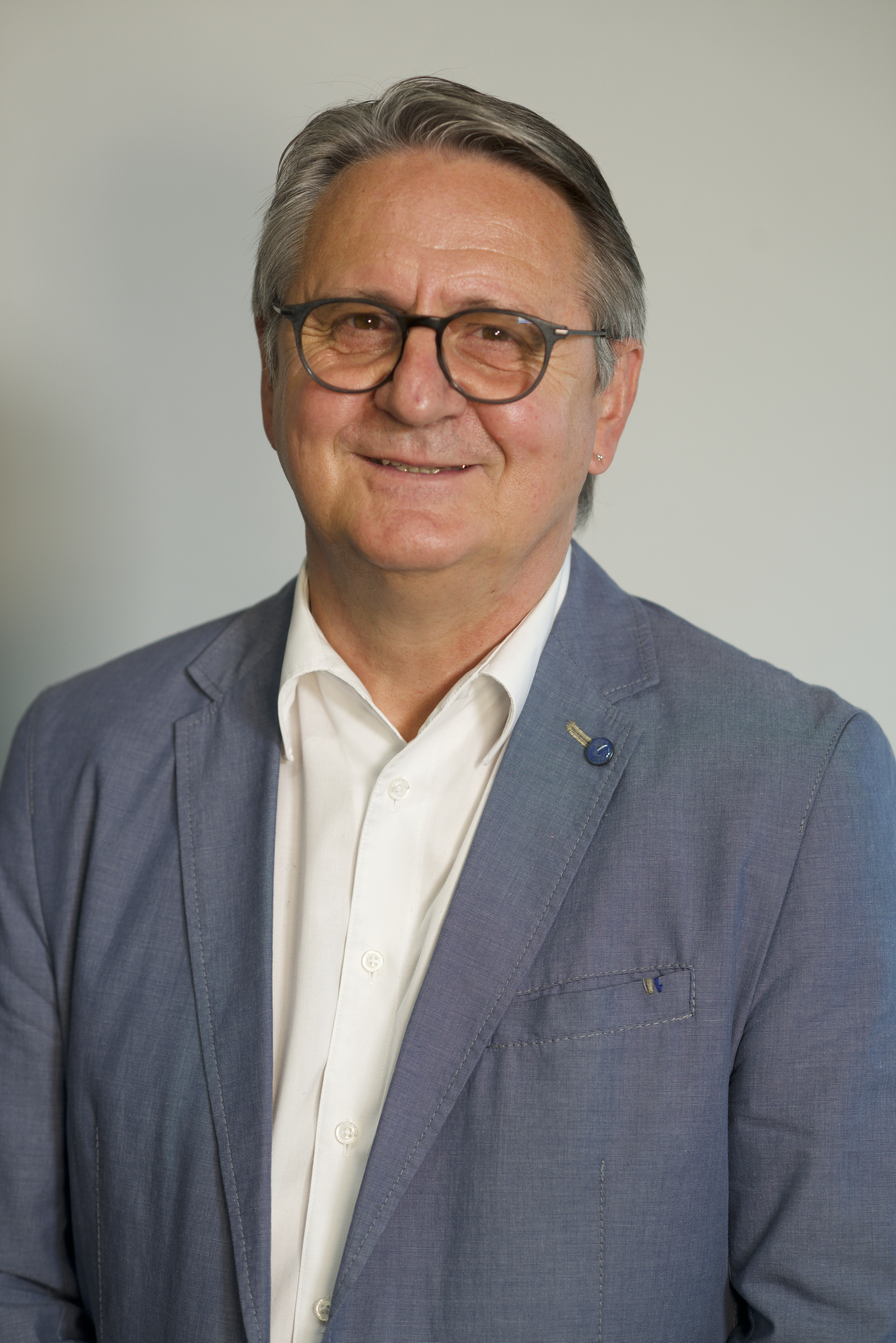 Bezirkskrankenhaus (BKH) Augsburg verabschiedet Pflegedirektor Georg Oppermann in den Ruhestand