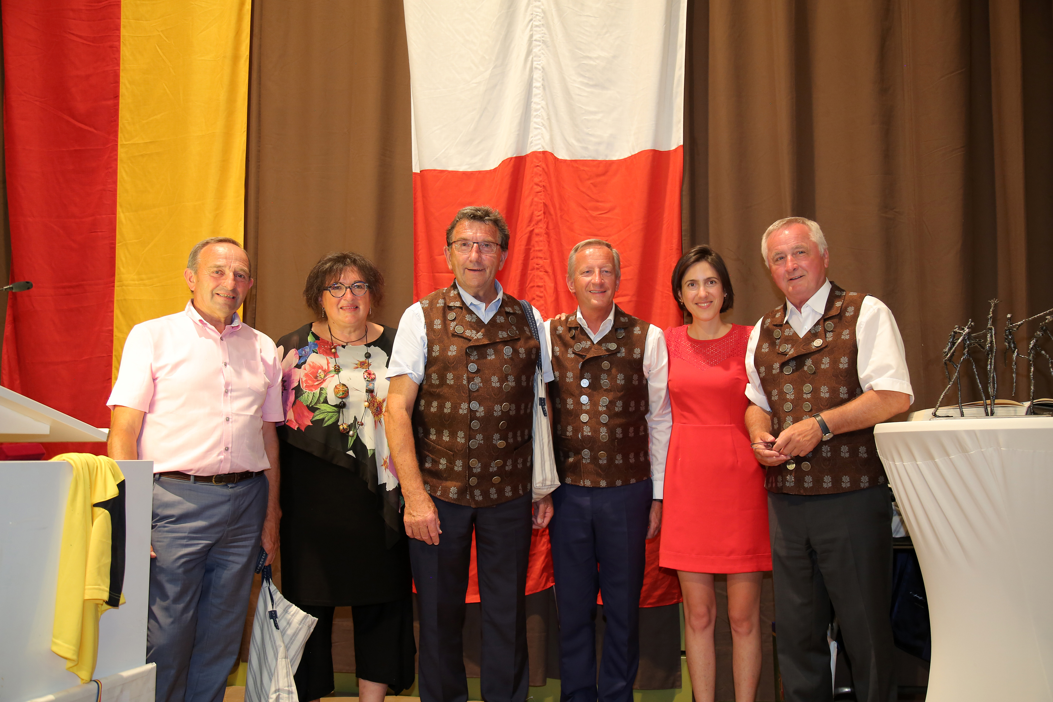 v. l.: die französischen Département-Räte Claude Tarlevé, Chantal Grandière, Gérard Dujarrier, der Präsident des Conseils départemental de la Mayenne Olivier Richefou, Valerie Hayer und Bezirkstagspräsident Jürgen Reichert