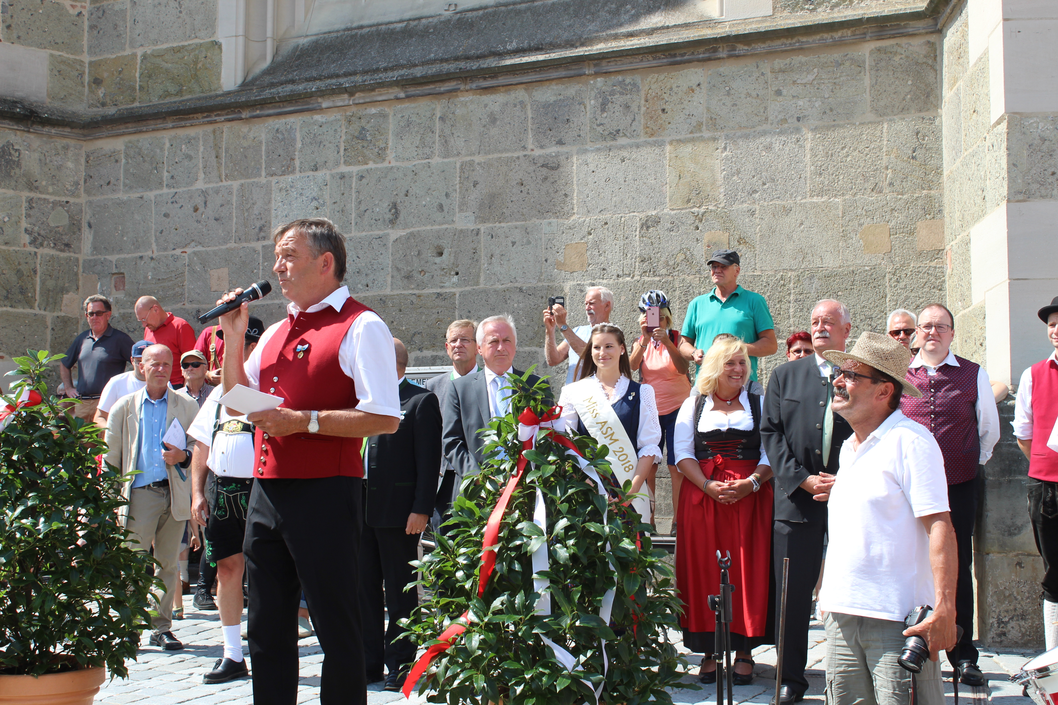 von links: stellvertretende ASM-Präsident Theo Keller, Bezirksrat Peter Schiele, Bezirkstagspräsident Jürgen Reichert, Miss ASM 2018 Daniela Seitz und Oberbürgermeister Hermann Faul