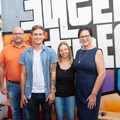 Freuen sich das 10-jährige Jubiläum des Jugendtreffs: Jugendtreff-Leiter Michael Seitz, Jugendarbeiter Christian Roth und Andrea Burkhardt, Stiftungsleiterin Cornelia Reisenbüchler
