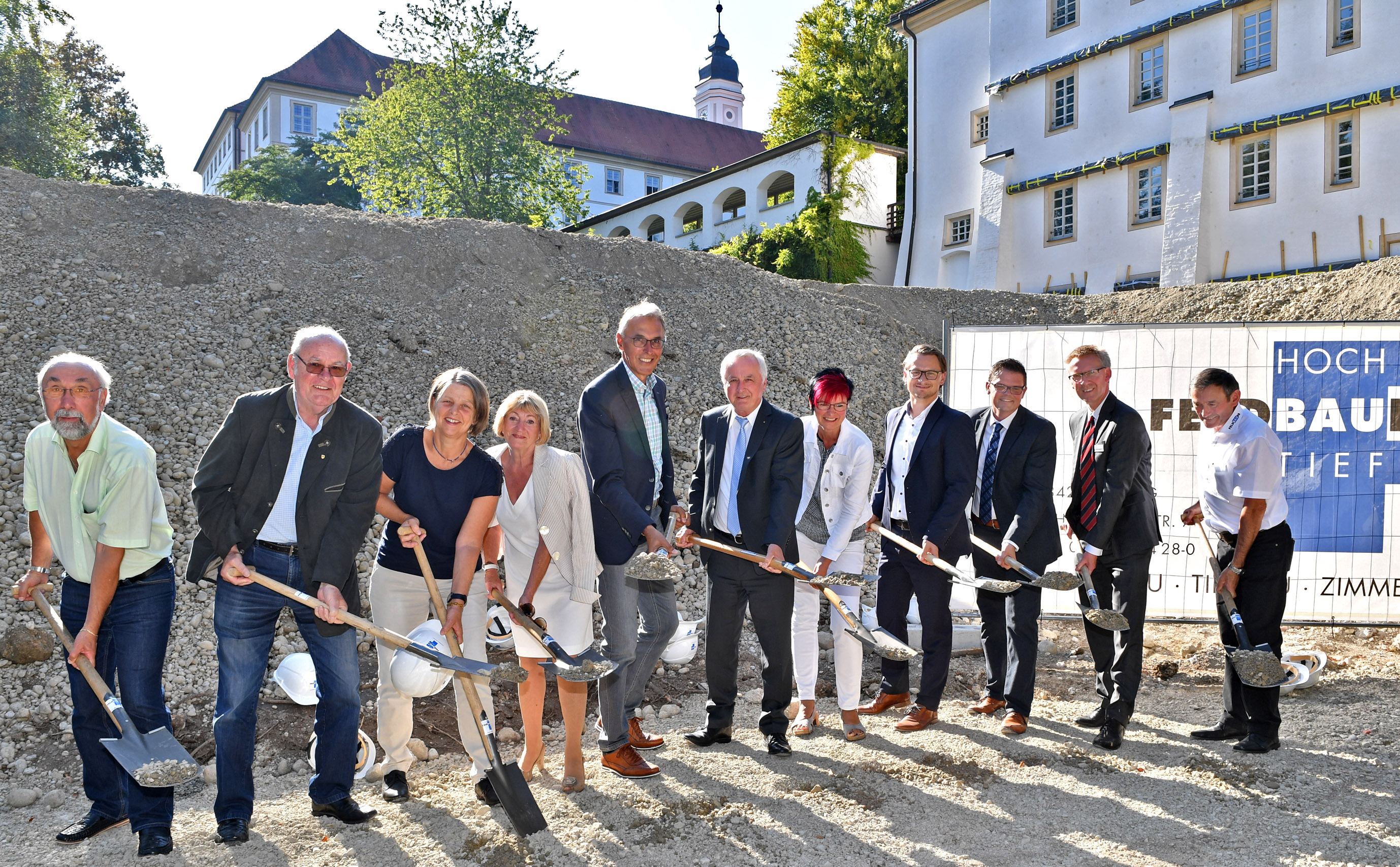 Kloster Irsee bekommt mehr Platz - Erster Spatenstich für Erweiterungsbau Küferei