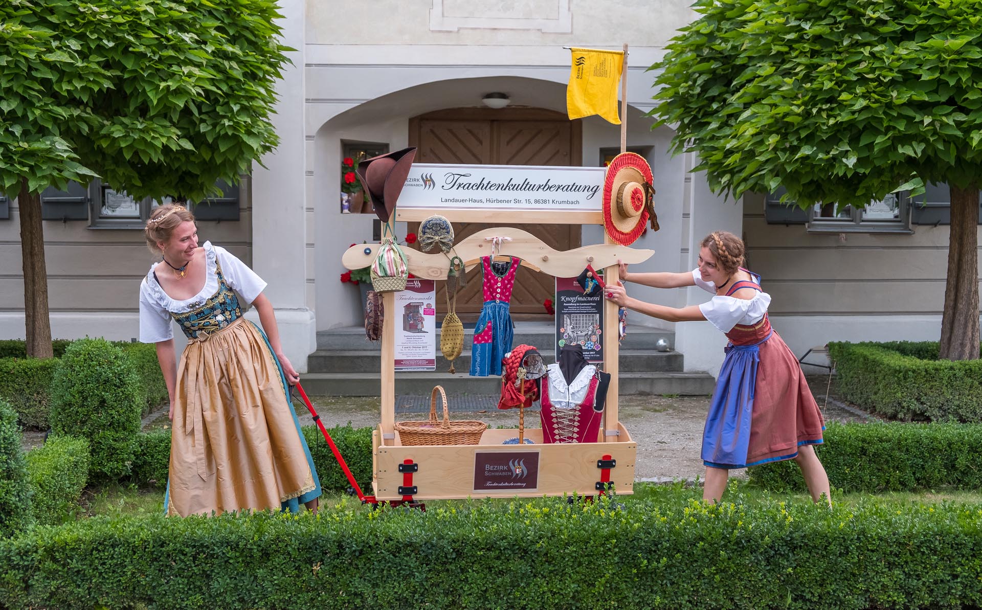 Die Trachtenkulturberatung des Bezirks Schwaben lädt ins historische Landauer-Haus in Krumbach (Lkr. Günzburg).