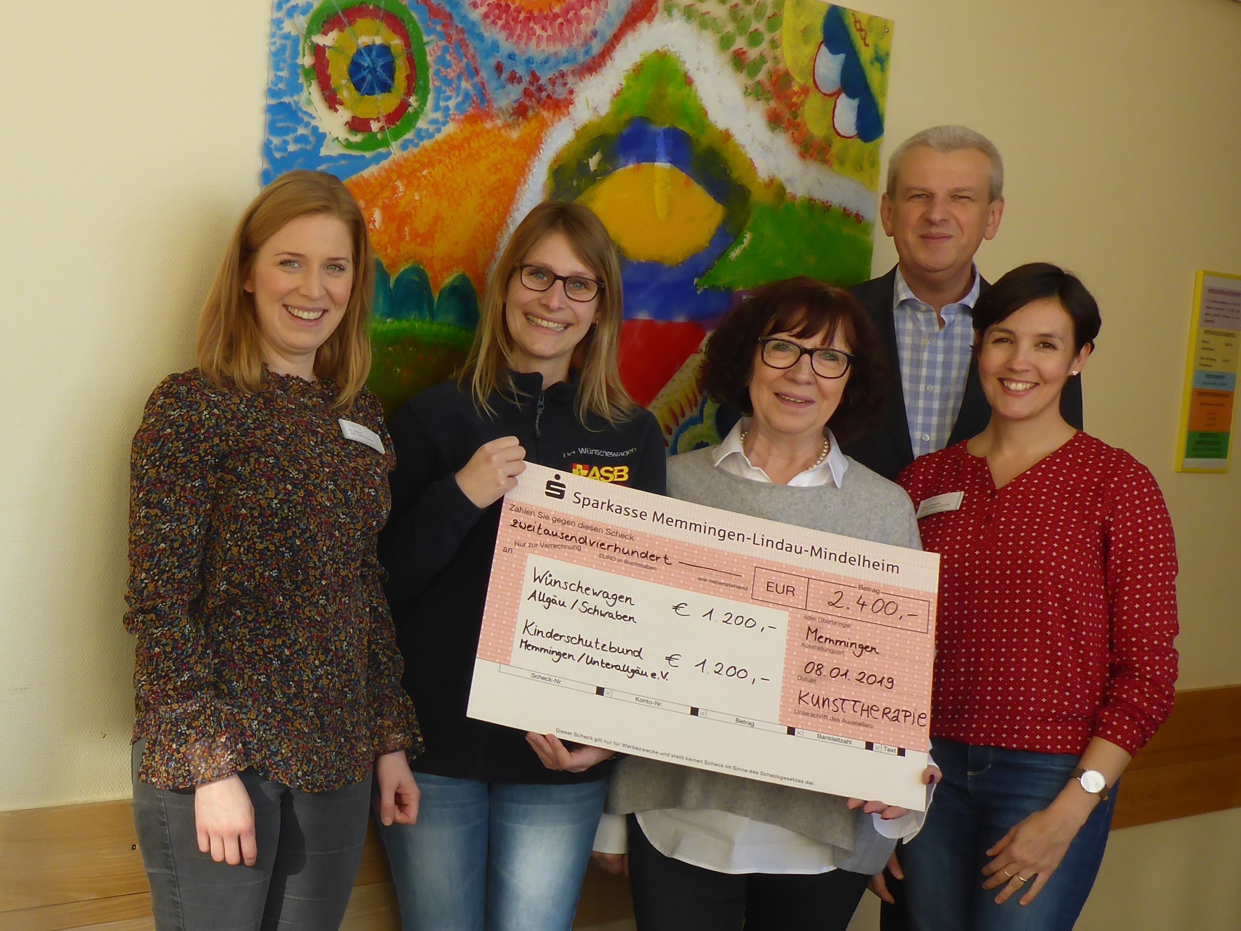 Weihnachtsbasar des BKH Memmingen erlöst 2.400 Euro.