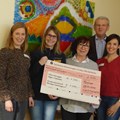 Die Scheckübergabe des Spendenerlöses aus dem Weihnachtsbasar des Bezirkskrankenhauses (BKH) Memmingen fand Anfang Januar statt.