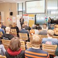 Bezirkstagspräsident Martin Sailer freute sich über die große Besucherzahl aus Politik und Jugendarbeit beim Jugendforum 2019.