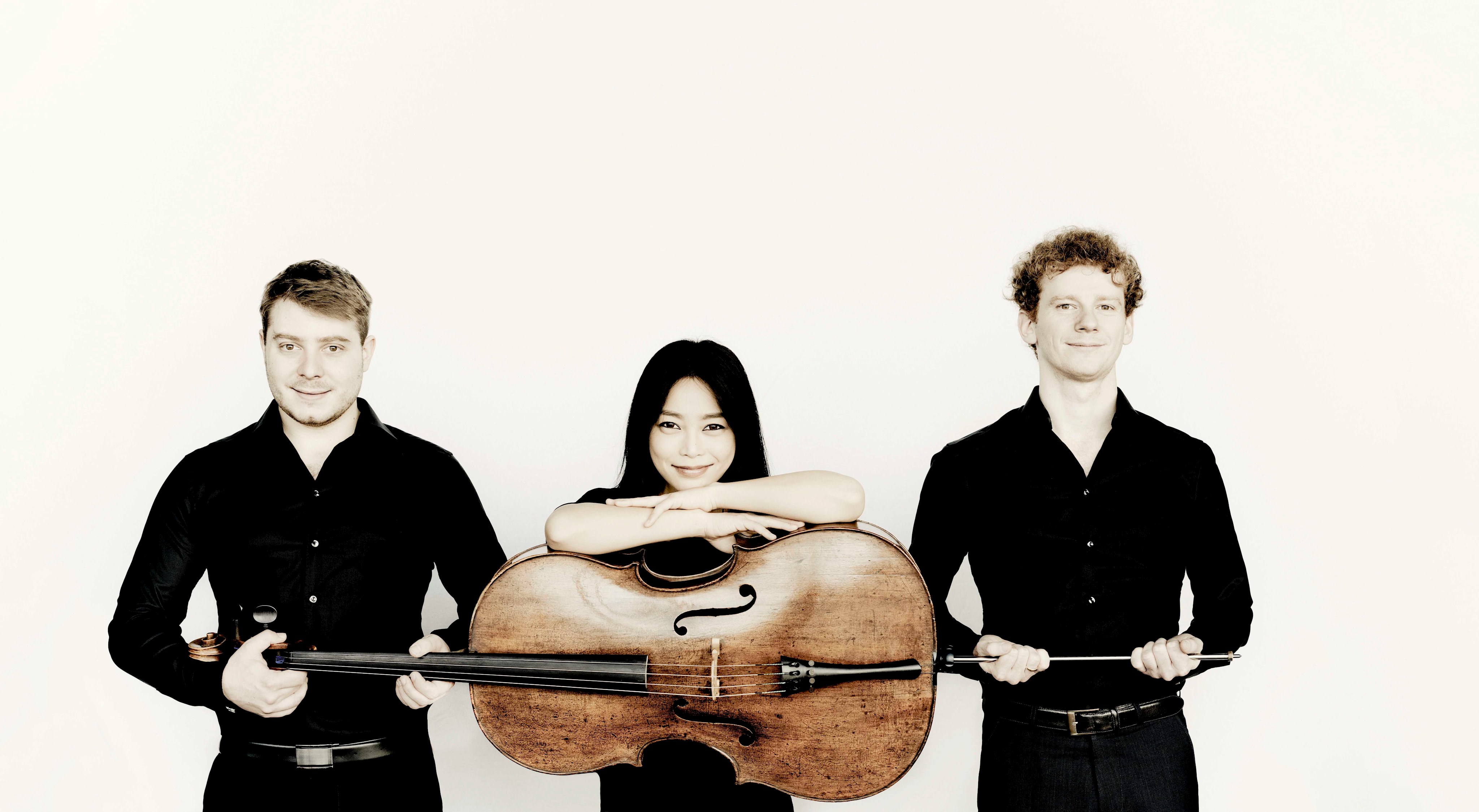 Kammermusik mit hörbarer Freude am Zusammenspiel − das versprechen (von links gesehen) Benjamin Gregor-Smith (Violoncello), Soyoung Yoon (Violine) und der gebürtige Augsburger Veit Hertenstein (Viola).