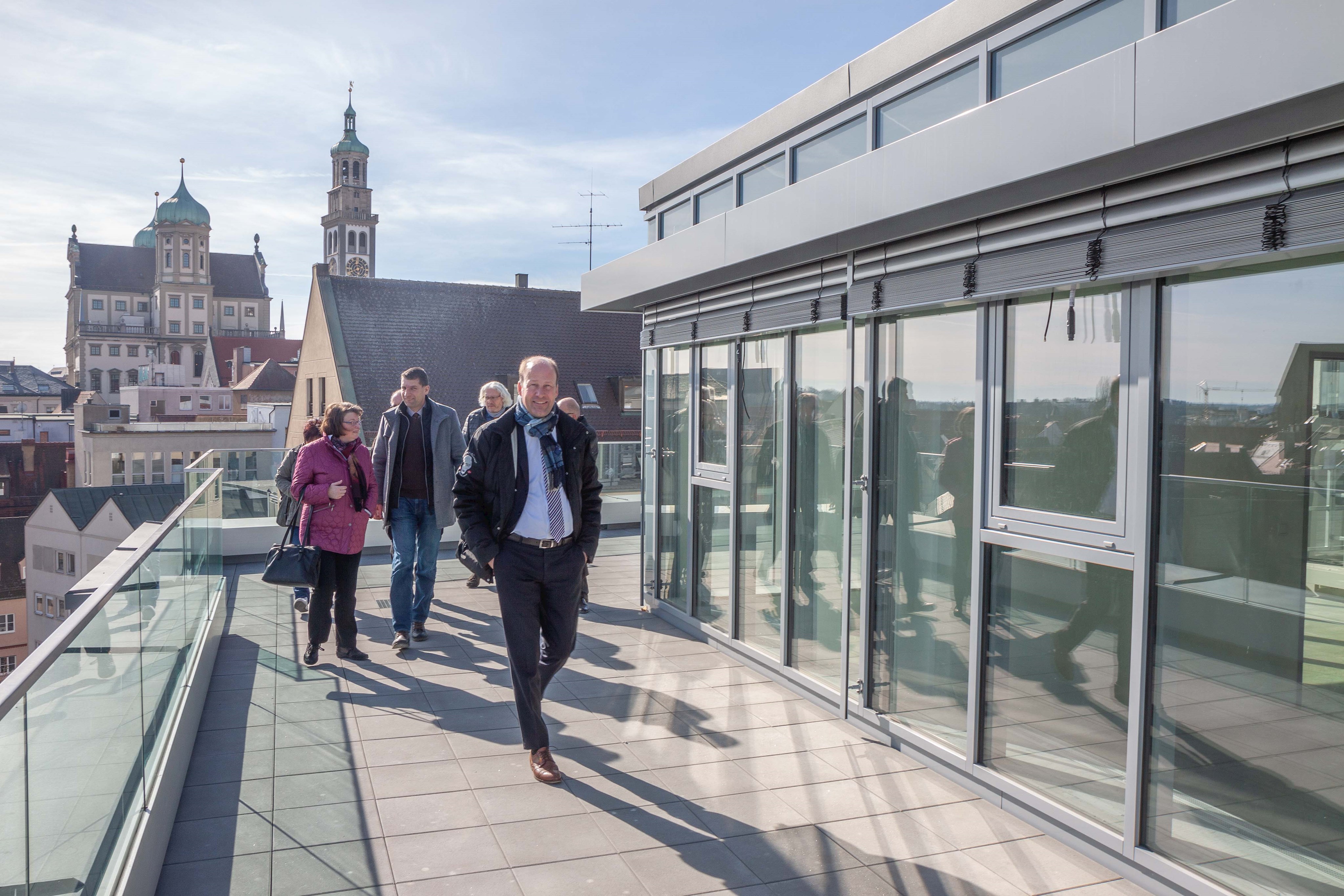 Alles nach Plan am Schmiedberg: Vertreter des Bezirks Schwaben besichtigen Baustelle