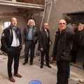 Noch nicht überall strahlen die Wände bereits weiß. Das Gebäude wird in verschiedenen Abschnitten fertiggestellt.