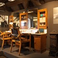 Der Herrensalon ist im Original aus den 1930er Jahren erhalten und in der Ausstellung zu sehen