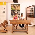 Macht Schule! Schwäbische Schulgeschichten ab 1945. Extra: Spickzettel-Ausstellung vom Schulmuseum Nürnberg