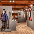 Blick in die neue Sonderausstellung "Bitte einsteigen! Zur Lokalbahn Memmingen - Legau (1904-1972)" im Schwäbischen Bauernhofmuseum Illerbeuren.