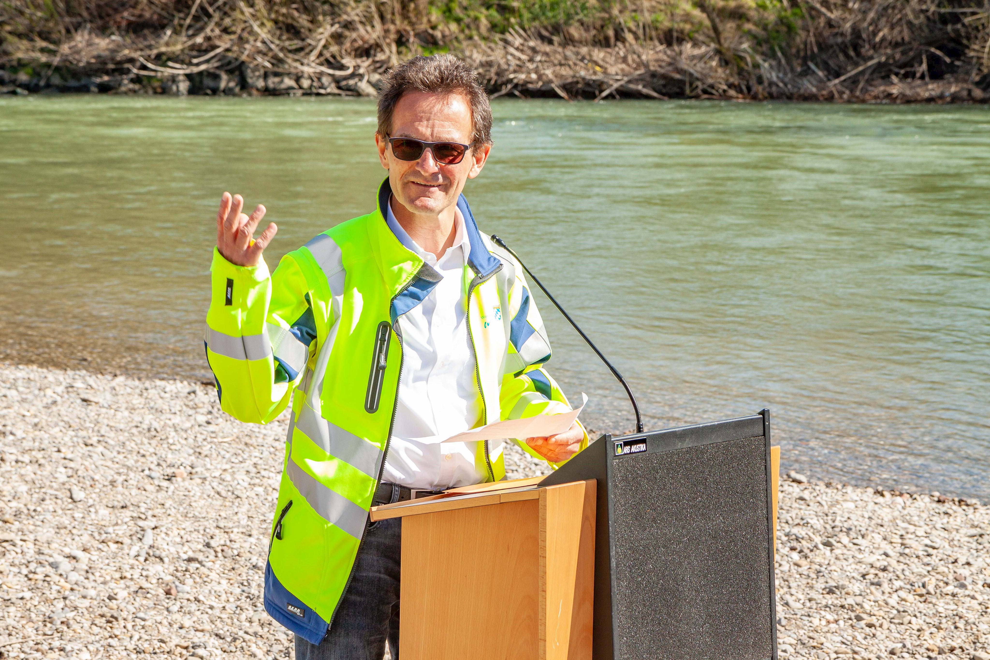 Karl Schindele, Leiter des Wasserwirtschaftsamts Kempten, stellte das Gesamt-Projekt „Strukturverbesserung der Iller“ vor.