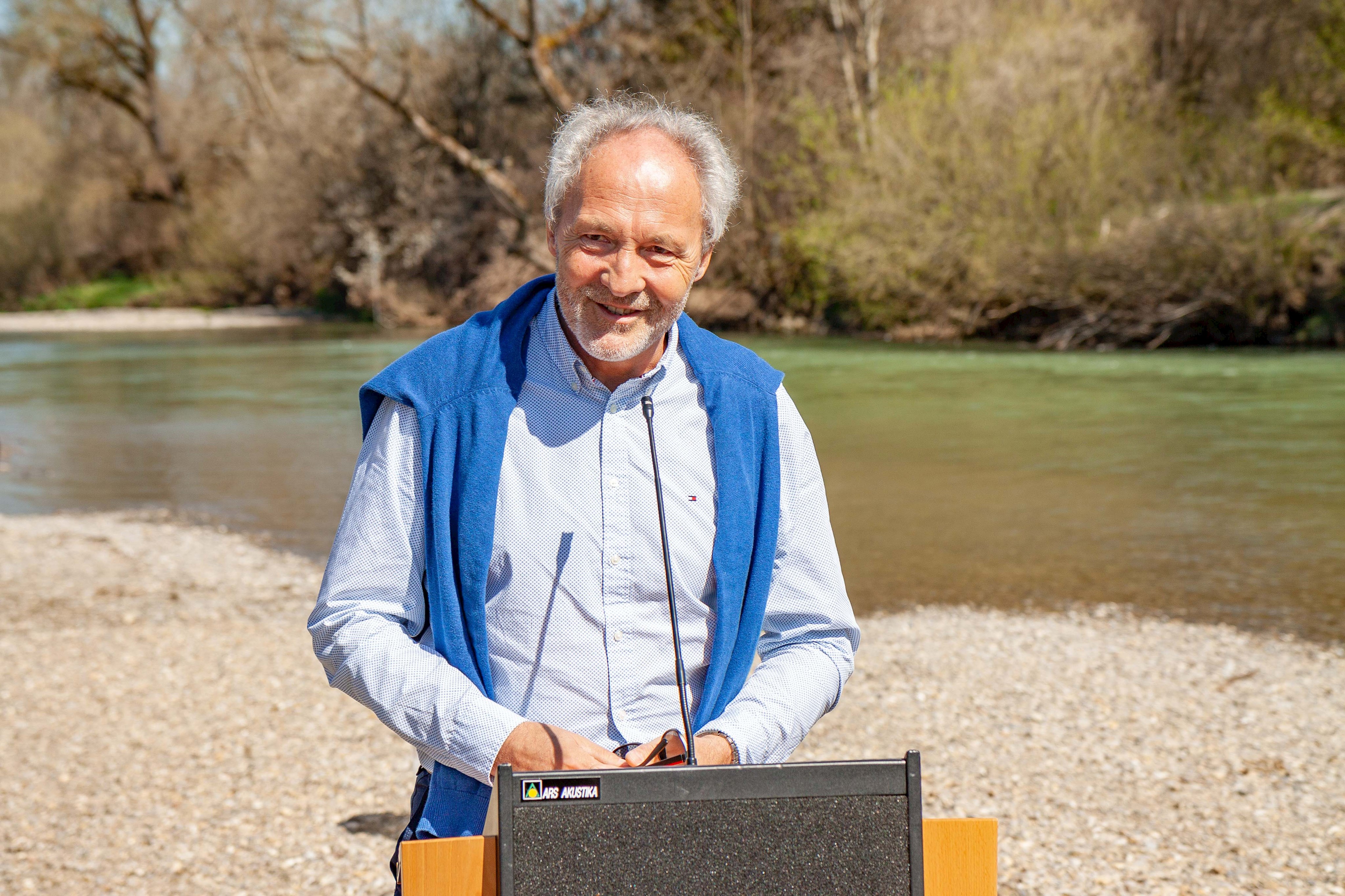 Joachim Weirather, Landrat des Landkreises Unterallgäu und Präsident des Schwäbischen Fischereiverbandes, ist guter Hoffnung für den ökologischen Zustand und die Fische in der Oberen Iller.