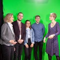 Océane Audren (Mitte), Andrii Rymlianskyi (2.v.l.) und Vincent Hoyer (2.v.r.) mit Chantal Sell vom Europabüro des Bezirks (links) sowie BR-Redakteurin Beate Mangold