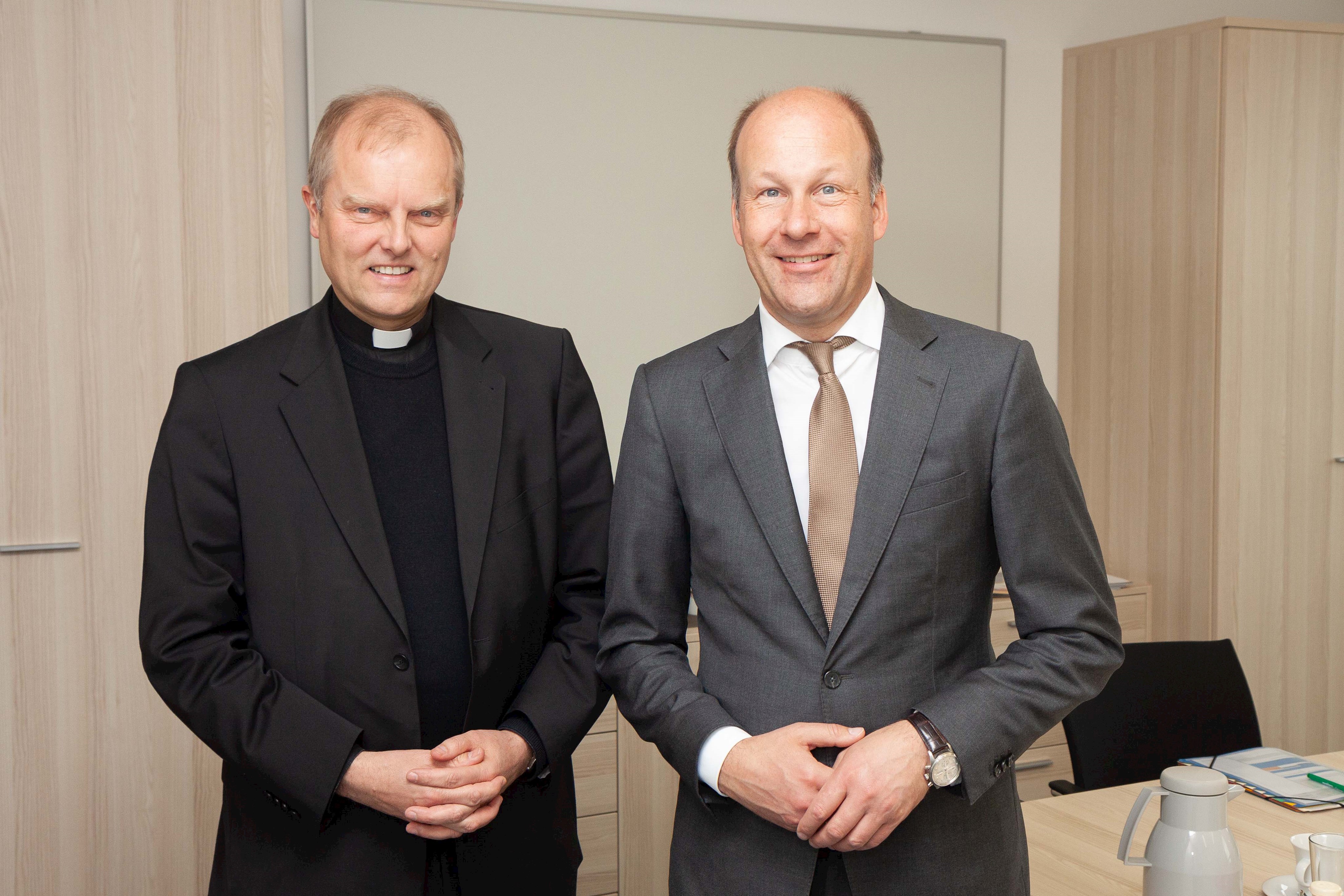 Bezirkstagspräsident und Weihbischof treten für Zusammenhalt in der Gesellschaft ein