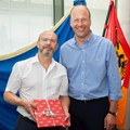 Fachberater Alfred Hecker (l.) mit Bezirkstagspräsident Martin Sailer (r.)