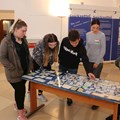 Die Schülerinnen und Schüler bei der Projektarbeit (1)