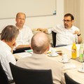 Bezirkstagspräsident Martin Sailer und Bürgerbeauftragter Klaus Holetschek, MdL im Gespräch mit Petenten