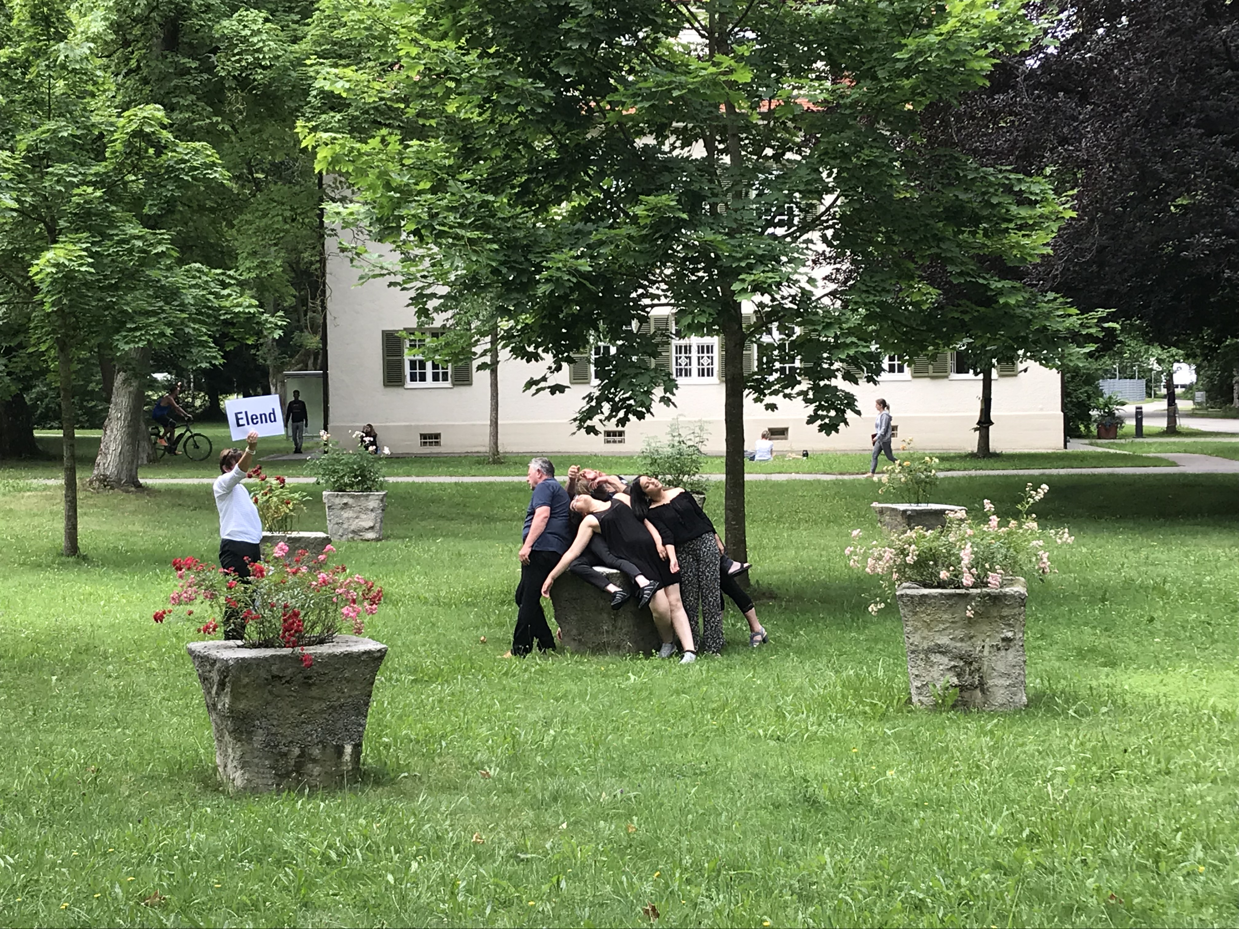 Eindringliche Feier zum Gedenken der ermordeten Patienten der damaligen Heil- und Pflegeanstalt Günzburg