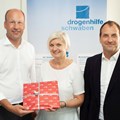 Bezirkstagspräsident Martin Sailer (links) verabschiedete die langjährige Geschäftsführerin der Drogenhilfe Schwaben, Gerlinde Mair. Mit ihrem Nachfolger Uwe Schmidt besprach er Themen der künftigen Zusammenarbeit mit dem Bezirk Schwaben.