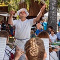 Auch beim diesjährigen Jubiläum der Schwäbischen Handvertreten: Bäckermeister Hans-Jürgen Heim dirigiert die Musikkapelle Illerbeuren-Kronburg.