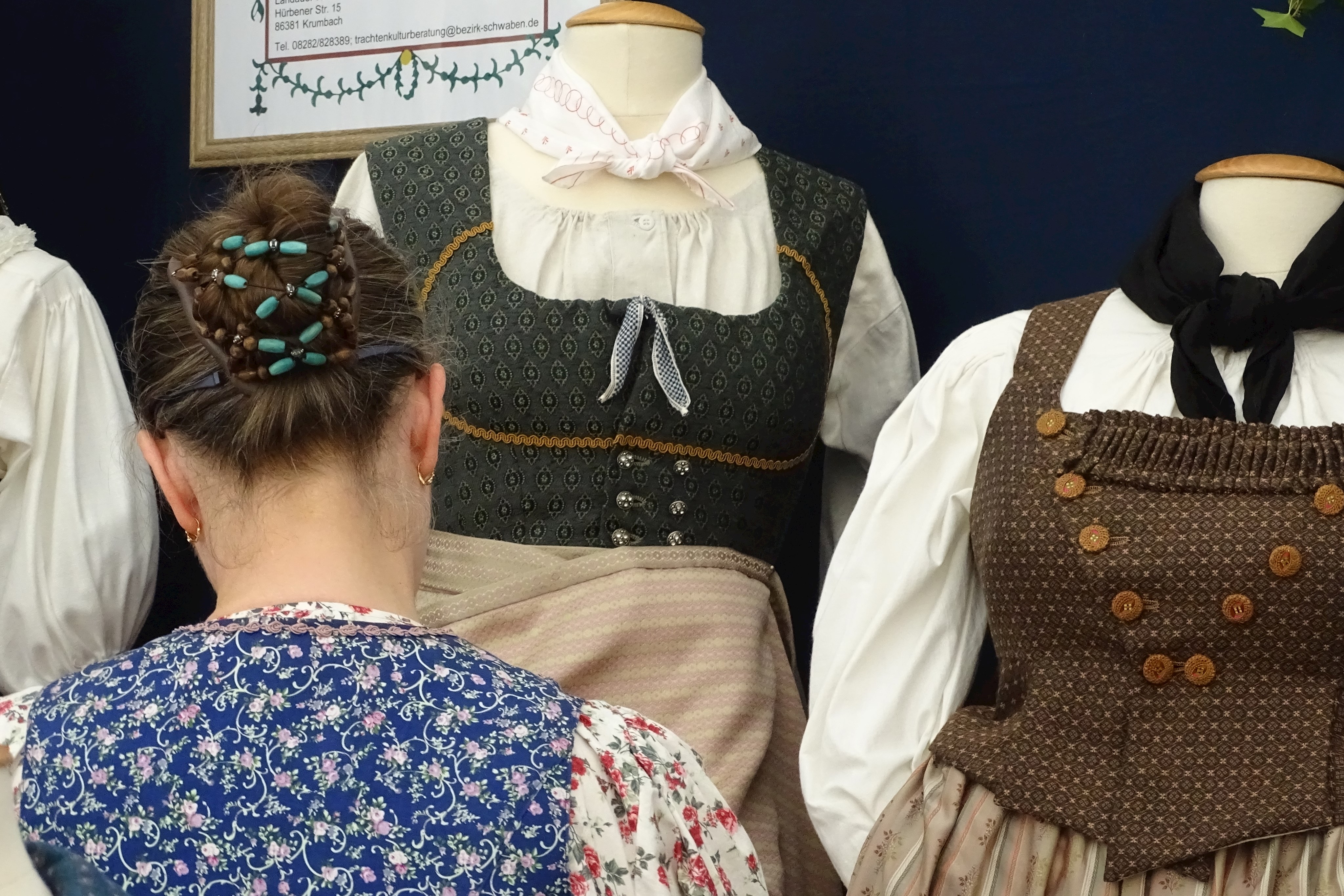 Schneiderpuppen mit Tracht auf dem Trachtenmarkt 2019