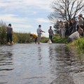 Die Bachsafari am Schwäbischen Fischereihof Salgen weckt auch bei Erwachsenen den Forschergeist. Das zeigte sich bei einer Veranstaltung für schwäbische Gymnasiallehrer. Die Bachsafari am Schwäbischen Fischereihof Salgen weckt auch bei Erwachsenen den Forschergeist. Das zeigte sich bei einer Veranstaltung für schwäbische Gymnasiallehrer.