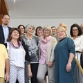 Die Seniorenbeauftragten aus den kreisfreien Städten und Landkreisen beim Treffen mit Fachleuten aus der Sozialverwaltung des Bezirks.