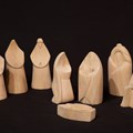 Reduziert gearbeitete Holzfiguren aus Bangladesch, um 2005.