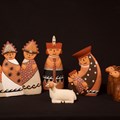 Tonfiguren aus Peru mit Lamas an Stelle von Ochs und Esel, um 2000